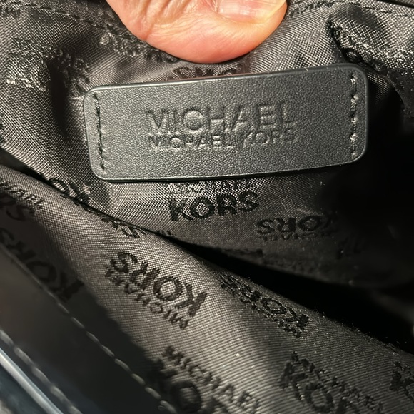 Michael Kors EUC Large Handbag - Picture 5 of 16